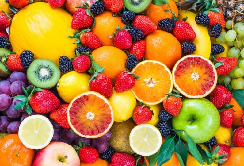 gyümölcsök és bogyók a fogyásért